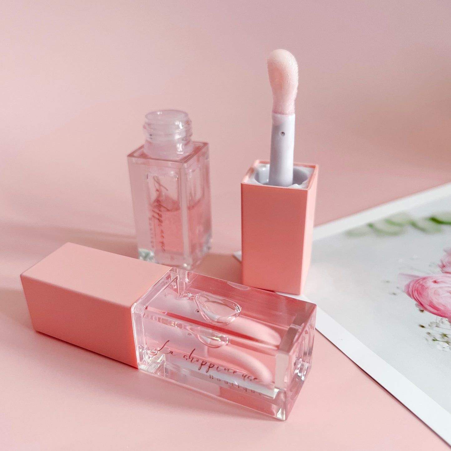 Huile pour les lèvres. Huile à lèvres hydratante et repulpante, vegan, cruelty-free