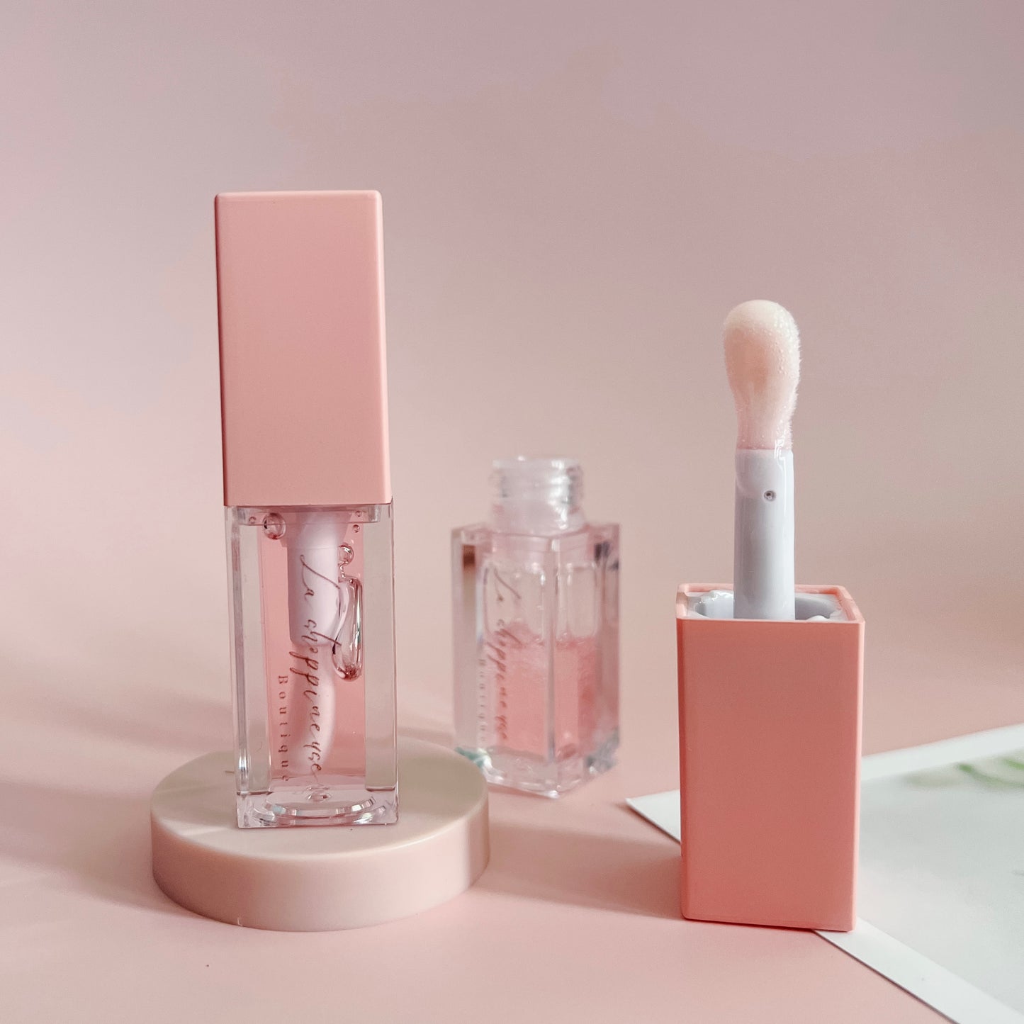 Huile pour les lèvres. Huile à lèvres hydratante et repulpante, vegan, cruelty-free