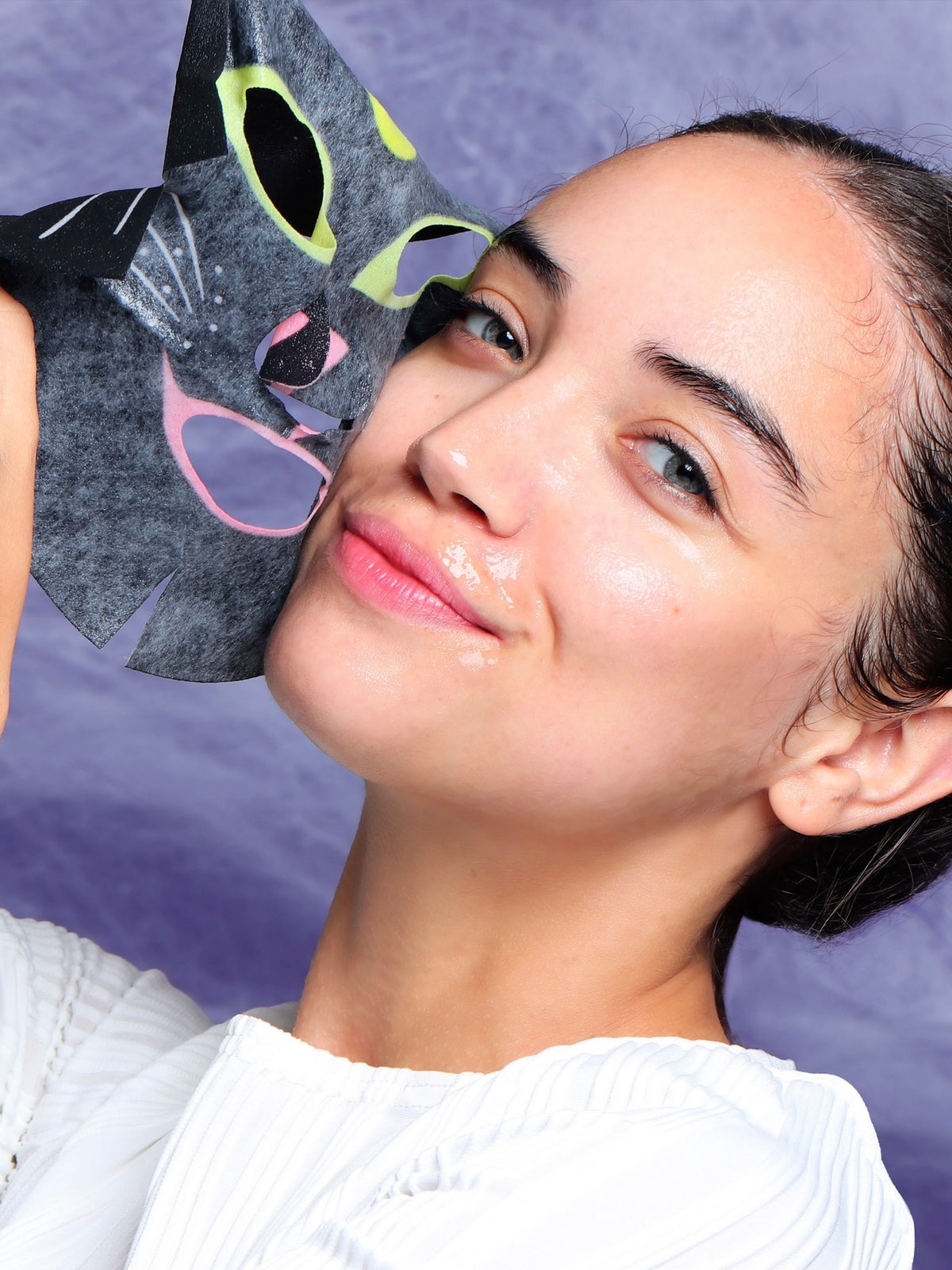 Animated detoxifying & exfoliating facial mask